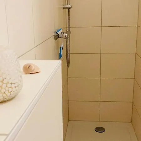 Ii Nicole Hafenstrasse 37